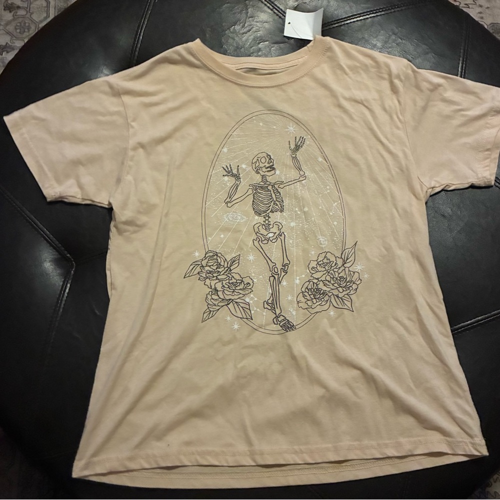 Juniors Cream Graphic T-Shirt